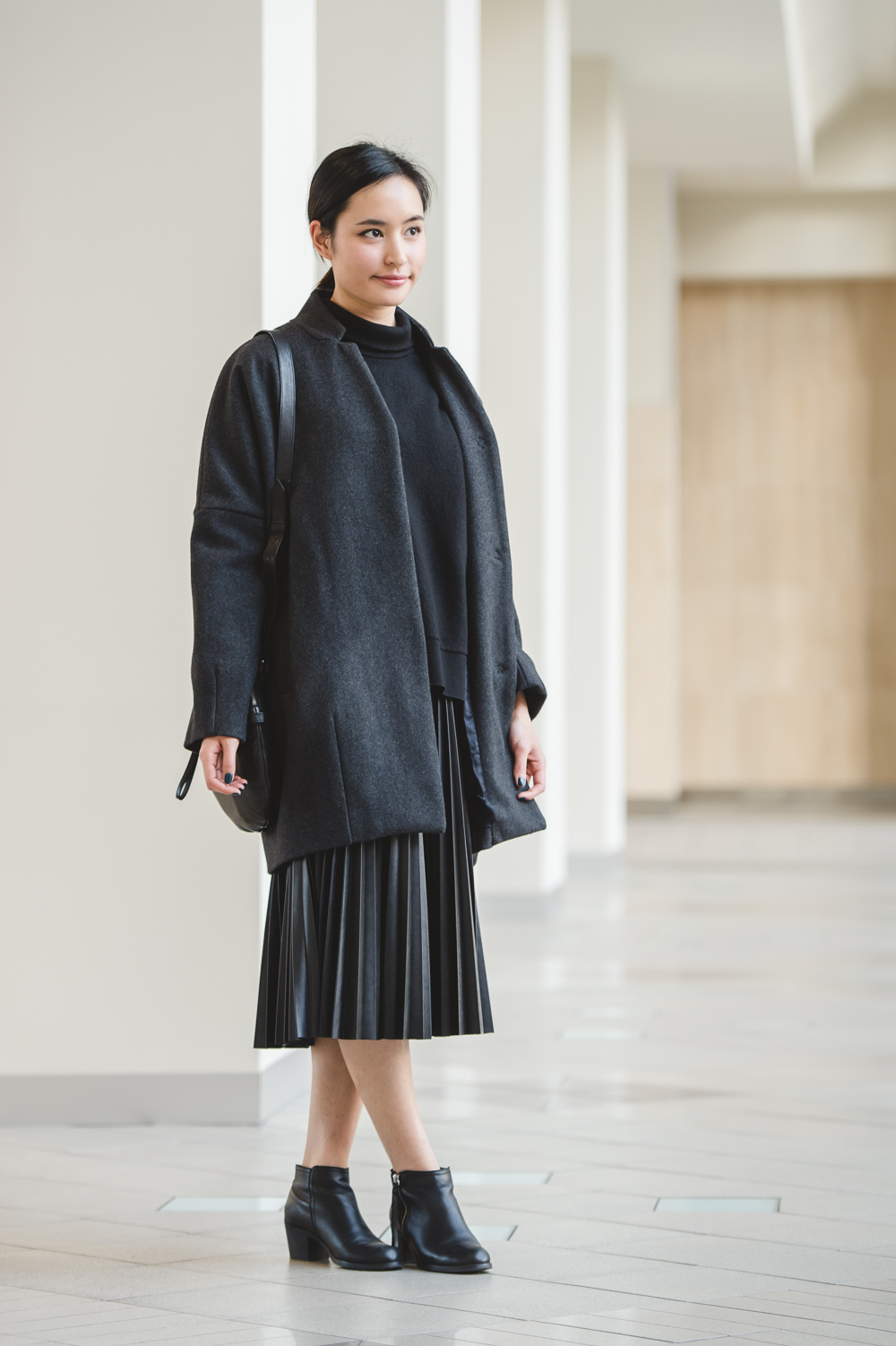 street-style-black-pleated-skirt